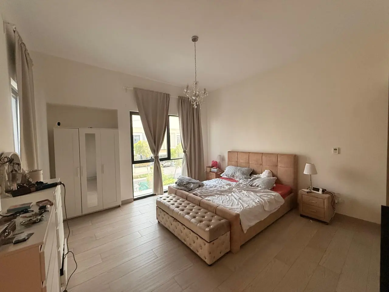 The lived-in townhouse, photo 24, shot on the agent's phone