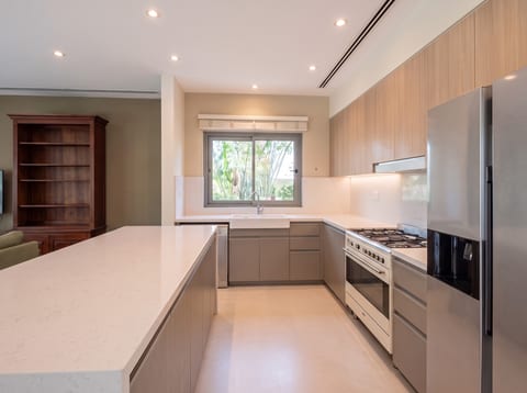 5-Bed Villa, delivered listing photo 3