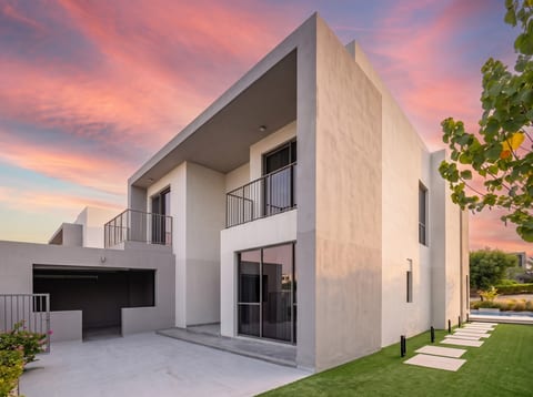 5-Bed Villa, delivered listing photo 1