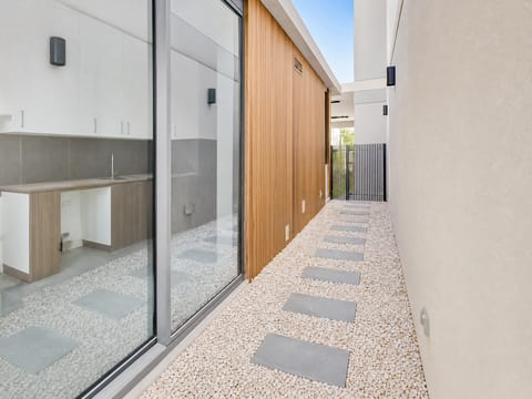 Apartment, 5 bed, delivered listing photo 4