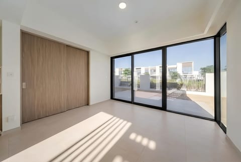 4-Bed Townhouse, delivered listing photo 4