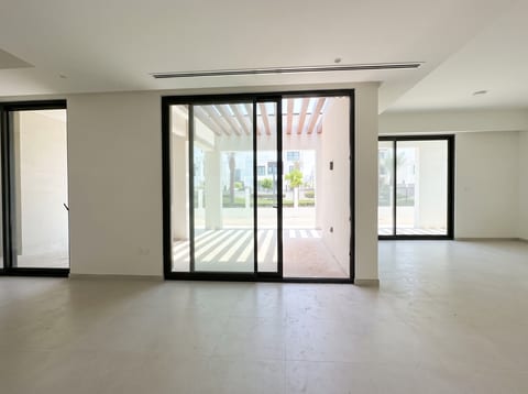 Apartment, 5 bed, delivered listing photo 3