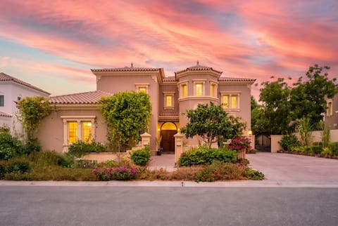 4-Bed Villa, delivered listing photo 1