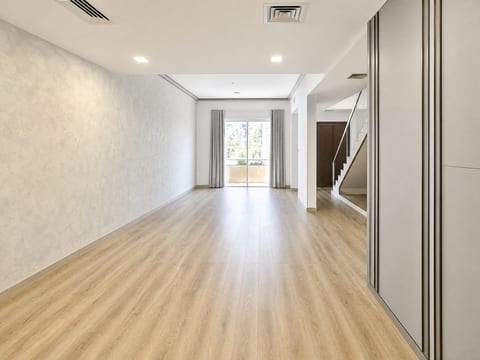 Apartment, 2 bed, delivered listing photo 3
